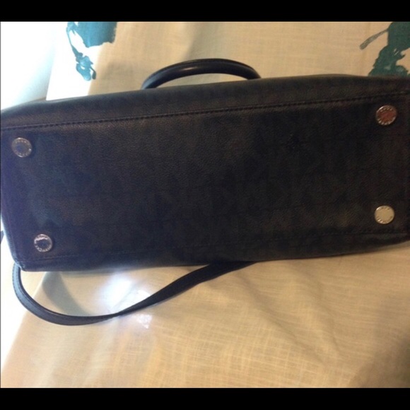 MK Monogram Sutton - Picture 3 of 3